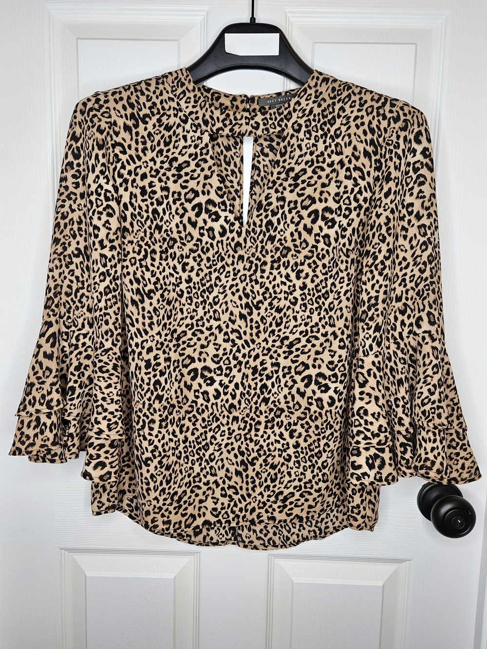 NWOT Suzy Shier Leopard Print Bell Sleeve Blouse 3/4 Sleeve Tan Black Size M